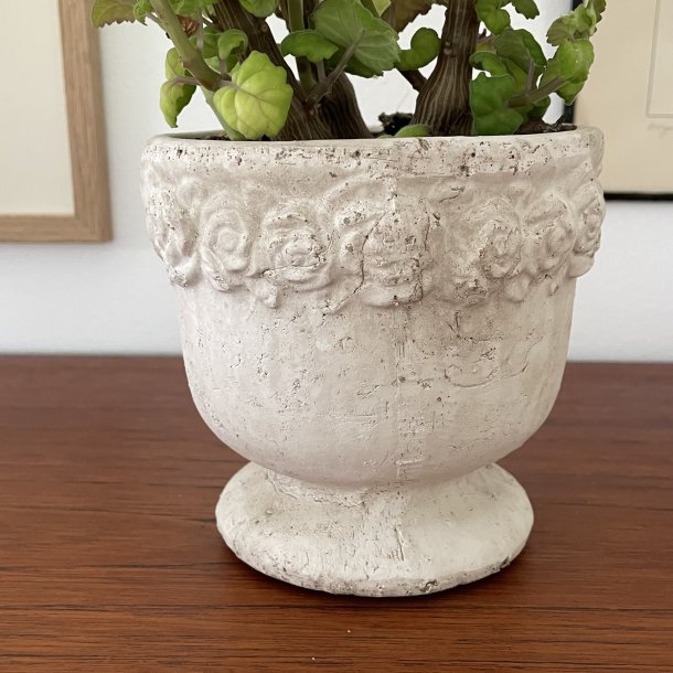 Skjuler p fod m/roser 