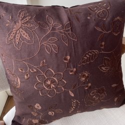 M�rkebrunt pudebetr�k m. blomster 