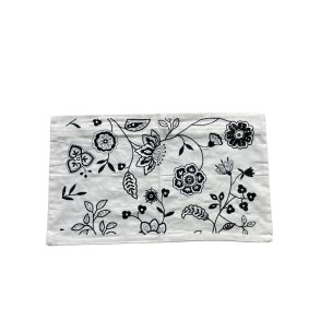 Blomstret pudebetr�k hvid/sort 