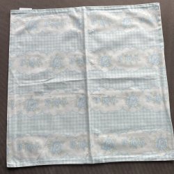 Blomstret pudebetr�k bl�/hvid 