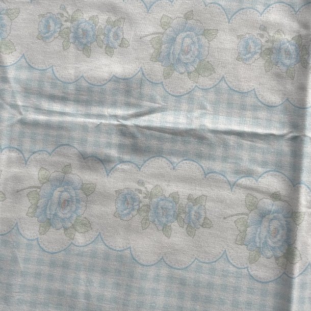 Blomstret pudebetr�k bl�/hvid 