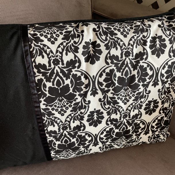 Fyldt pude - blomster 