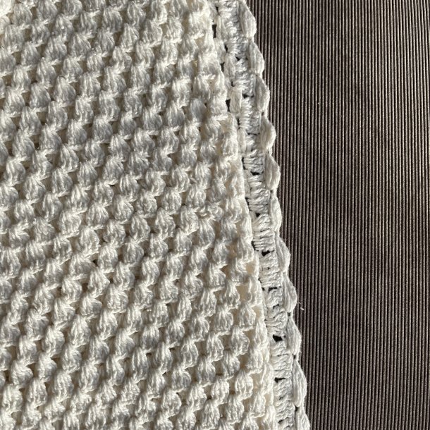 H�klet t�ppe - Hvid 