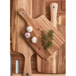 Sk�rebr�t med h�ndtag i akacietr� 