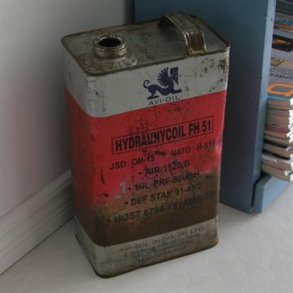 Avi oil can - Gammel oliedunk 