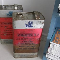 Avi oil can - Gammel oliedunk 